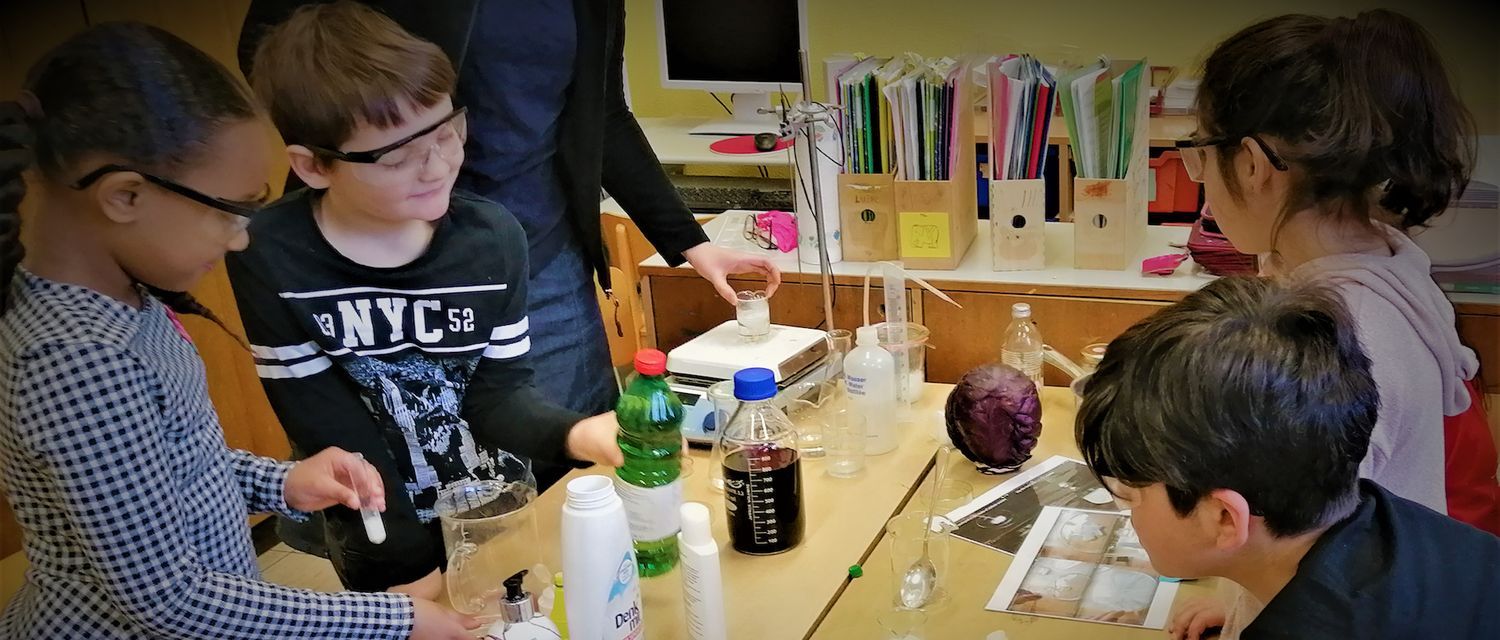 Labosium children making real scientific experiments